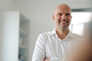 smiling-man-scaled Mediation and self-improvement Meditation Online